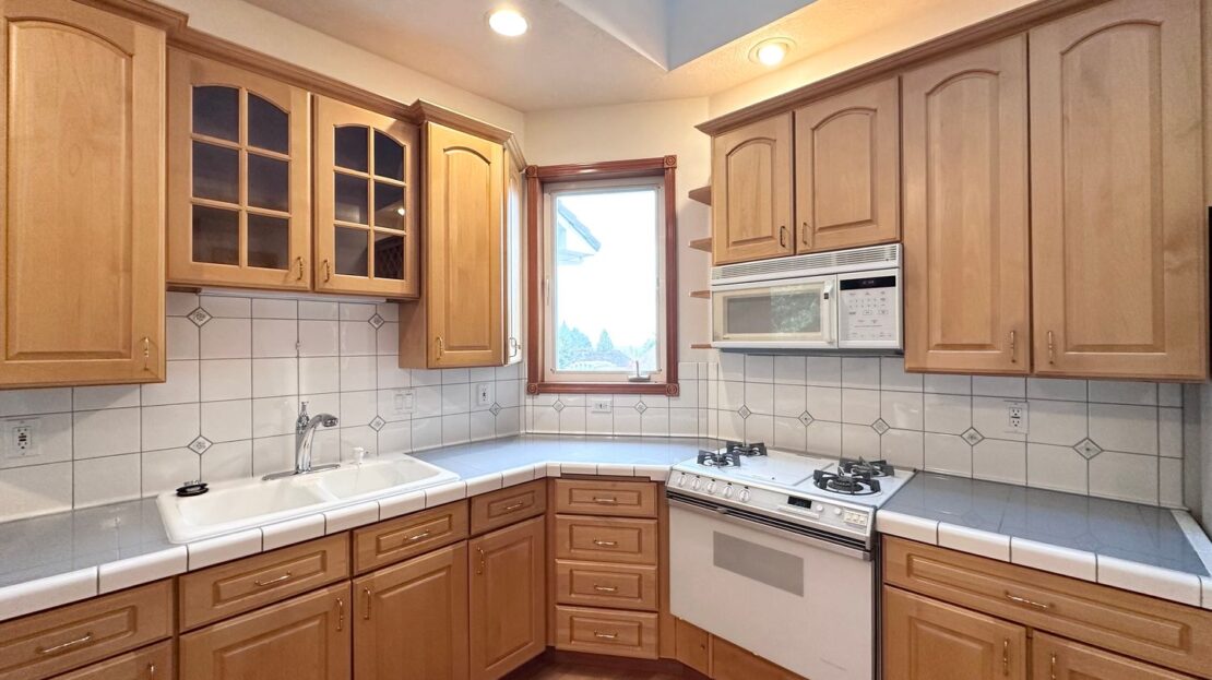 18261 SW Fallatin Loop - Aloha - Oregon - 3 bed, 2.5 bath rental property