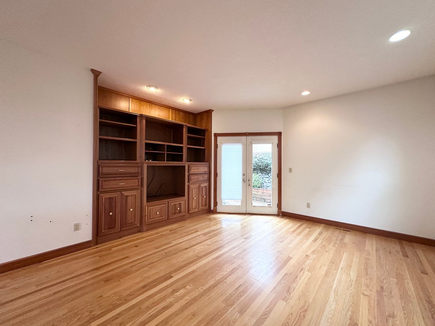 18261 SW Fallatin Loop - Aloha - Oregon - 3 bed, 2.5 bath rental property