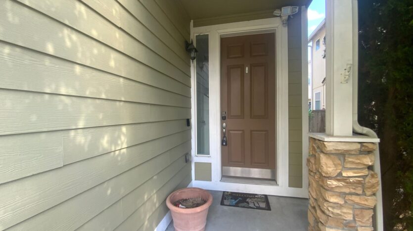 18423 100th Ave E - Puyallup - Washington - 3 bed, 2.5 bath rental property