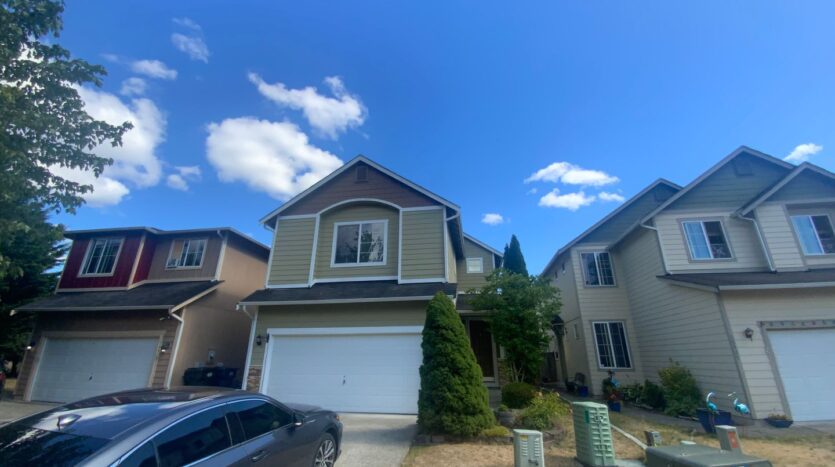 18423 100th Ave E - Puyallup - Washington - 3 bed, 2.5 bath rental property