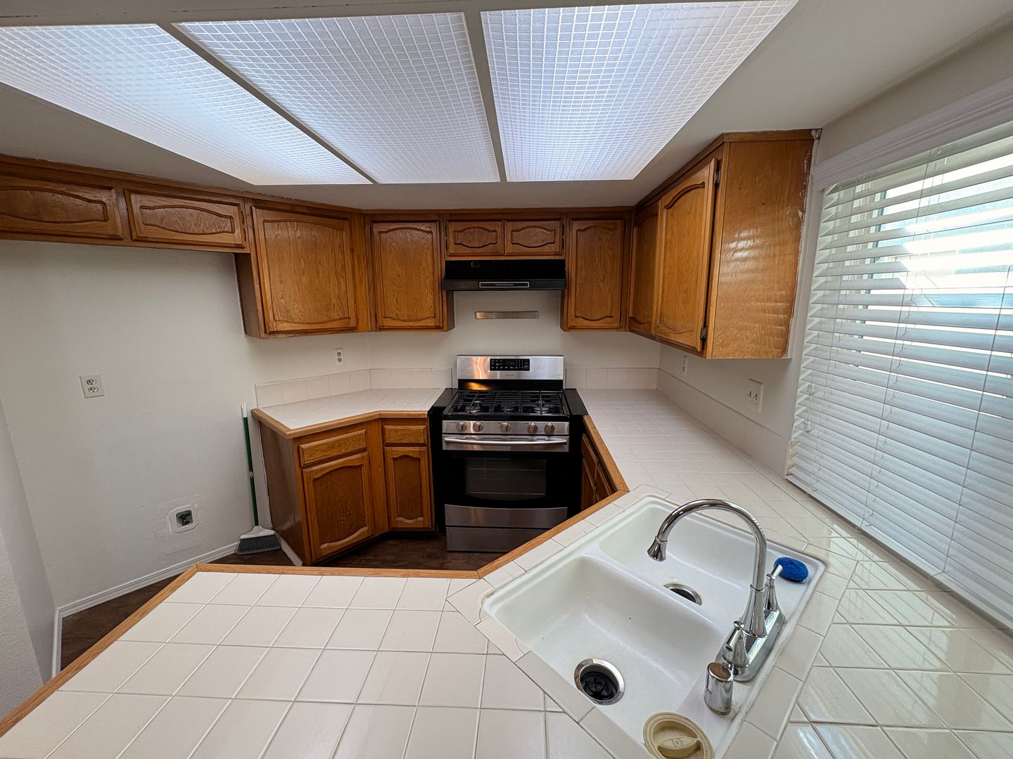 1881 Runaway Cir - Colton - California - 3 bed, 2.5 bath rental property