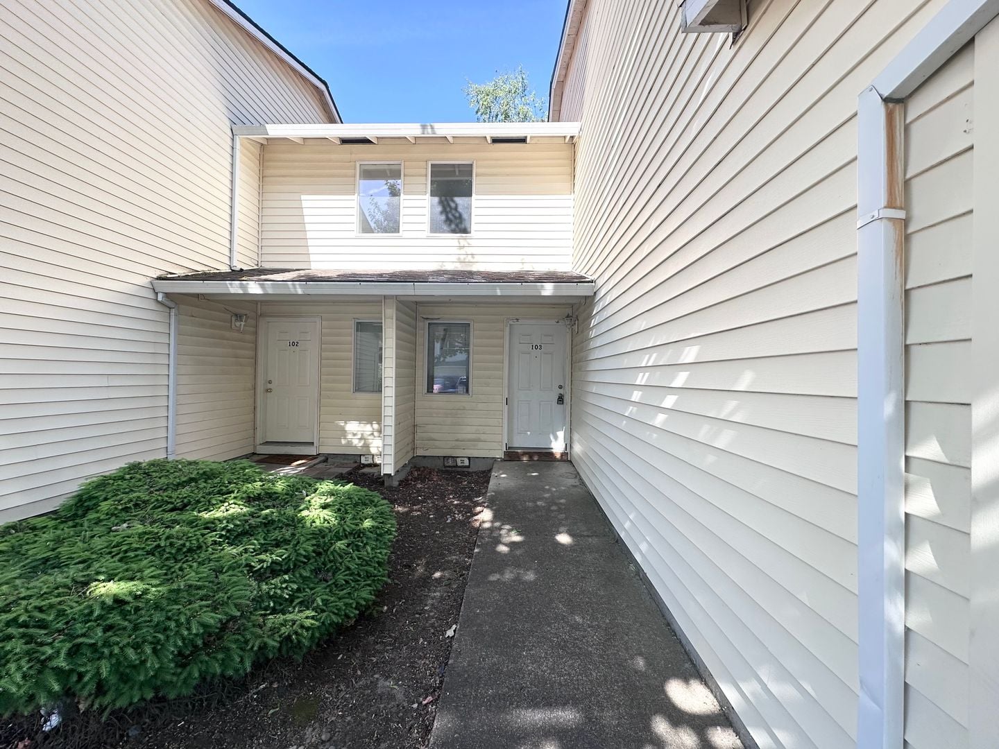 19961 NE Halsey St. - #103 - Portland - Oregon - 3 bed, 2.5 bath rental property