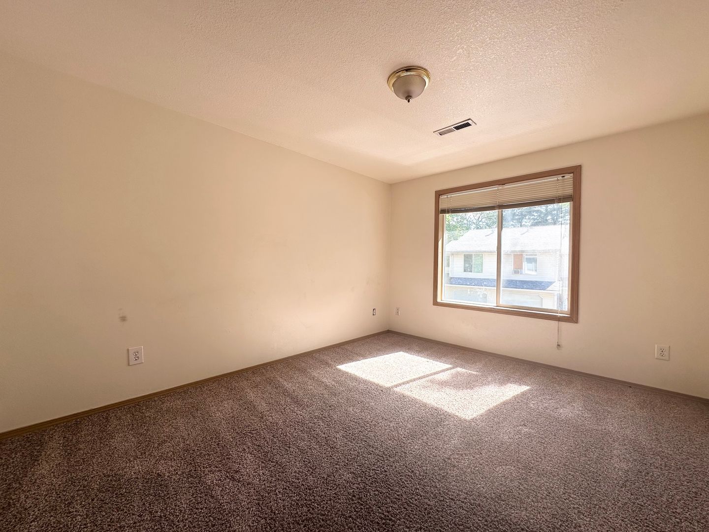 19961 NE Halsey St. - #103 - Portland - Oregon - 3 bed, 2.5 bath rental property