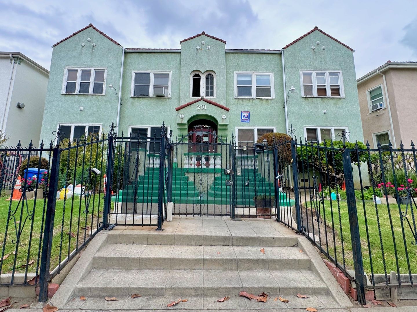 201 South Berendo Street - Los Angeles - California - 1 bath rental property