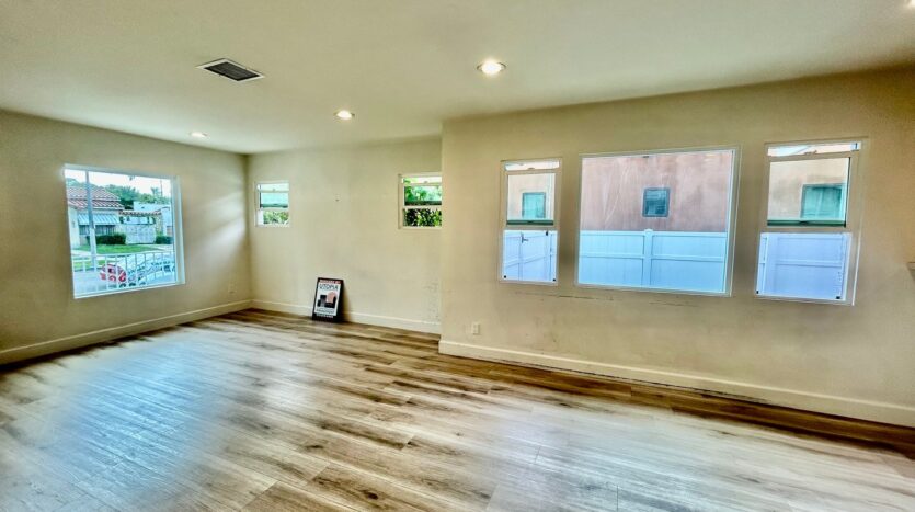 2127 S Sycamore - Los Angeles - California - 3 bed, 2 bath rental property