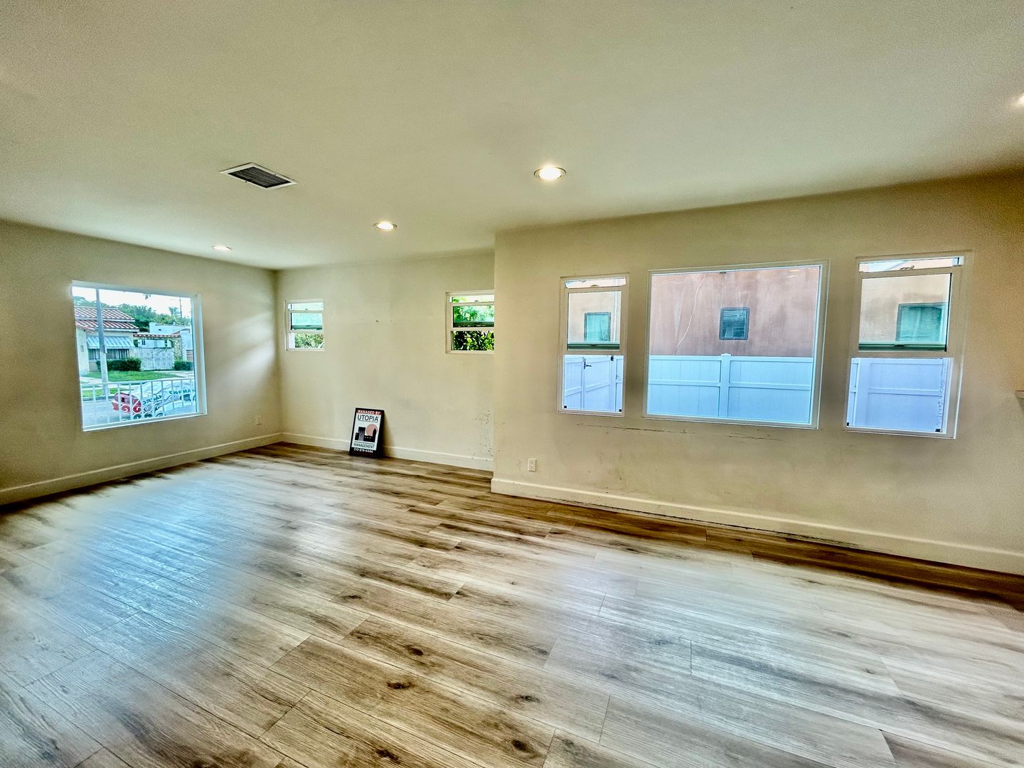 2127 S Sycamore - Los Angeles - California - 3 bed, 2 bath rental property