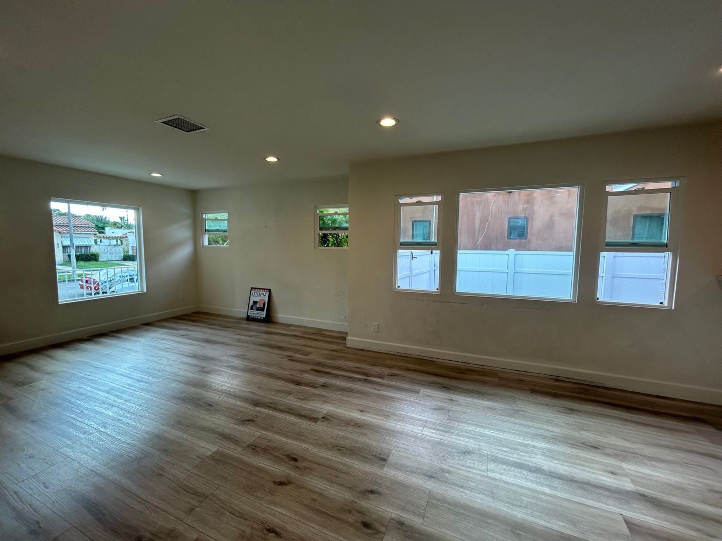 2127 S Sycamore - Los Angeles - California - 3 bed, 2 bath rental property