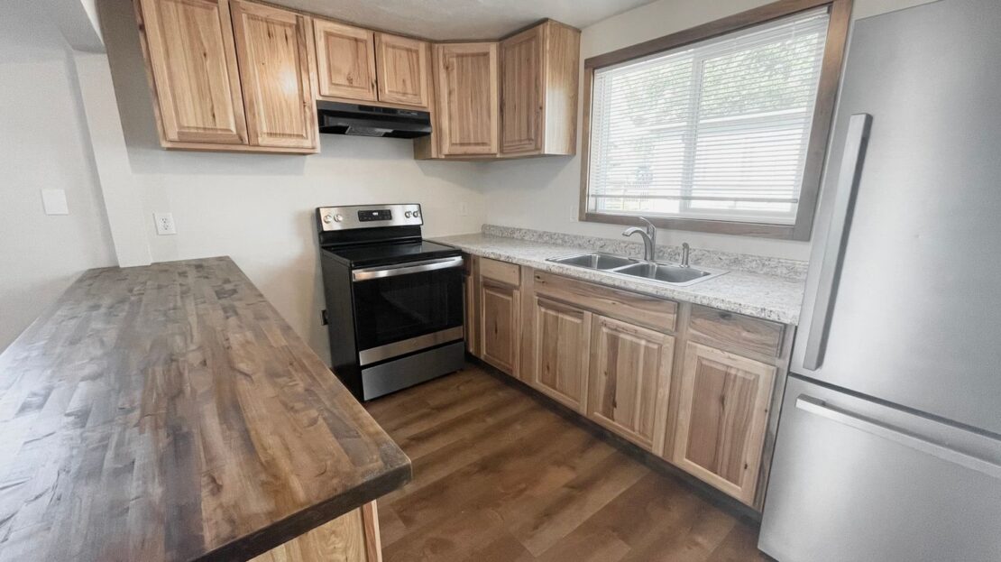 215 NW Canal Blvd - #14 - Redmond - Oregon - 2 bed, 1 bath rental property