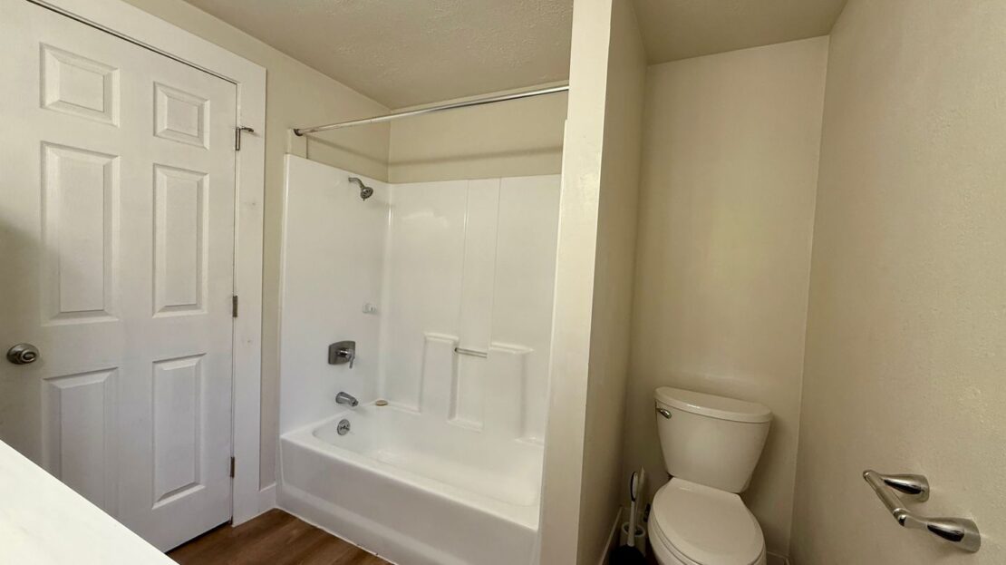 215 NW Canal Blvd - #14 - Redmond - Oregon - 2 bed, 1 bath rental property