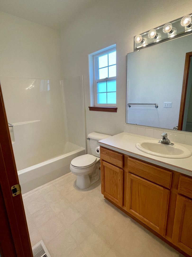 219 Milton St. - Bellingham - Washington - 3 bed, 2 bath rental property