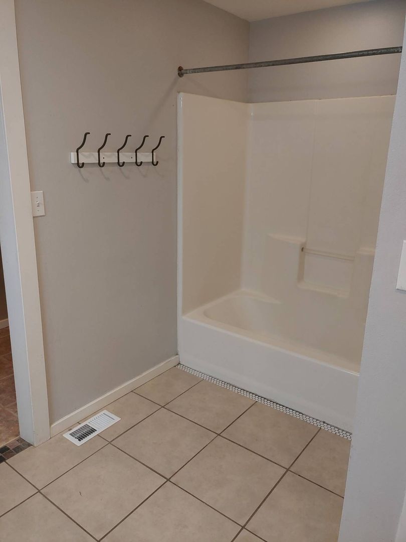 2211 NW Deschutes Pl. - Bend - Oregon - 4 bed, 2 bath rental property