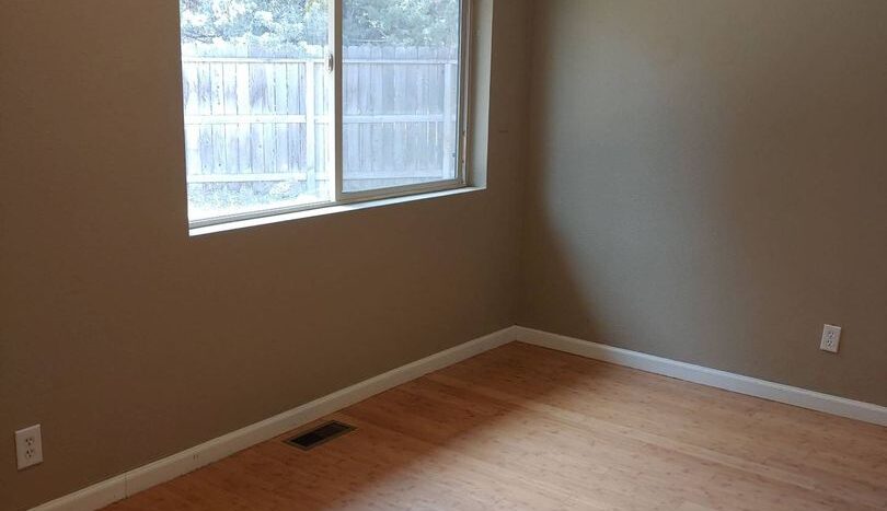 2211 NW Deschutes Pl. - Bend - Oregon - 4 bed, 2 bath rental property