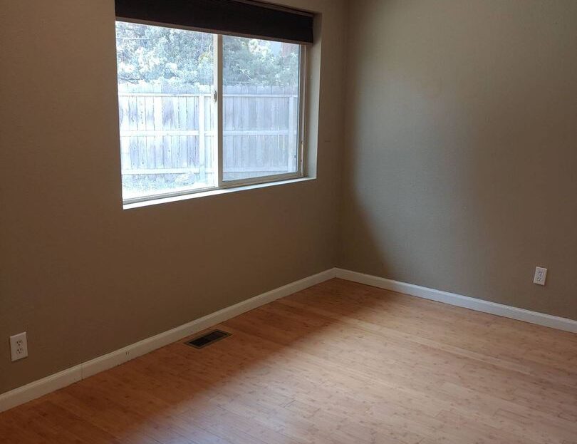 2211 NW Deschutes Pl. - Bend - Oregon - 4 bed, 2 bath rental property