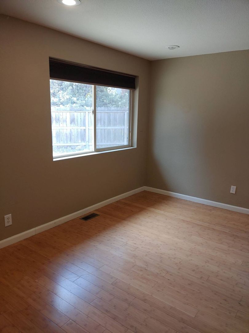 2211 NW Deschutes Pl. - Bend - Oregon - 4 bed, 2 bath rental property