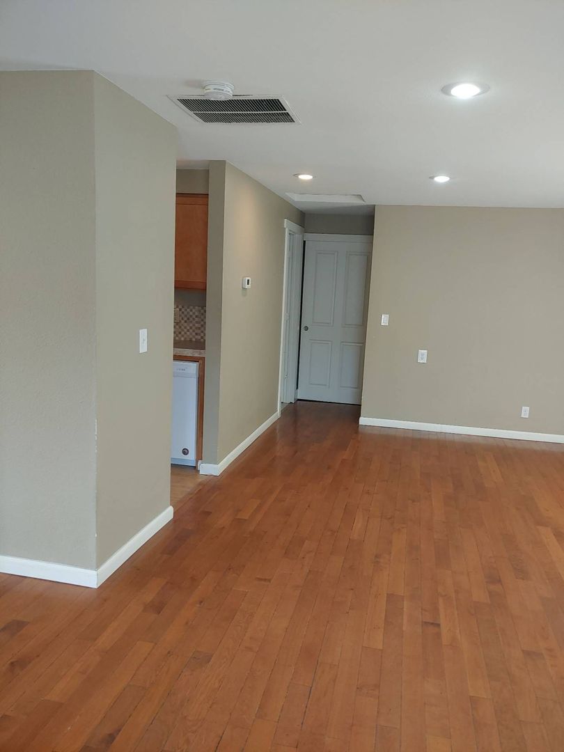 2211 NW Deschutes Pl. - Bend - Oregon - 4 bed, 2 bath rental property