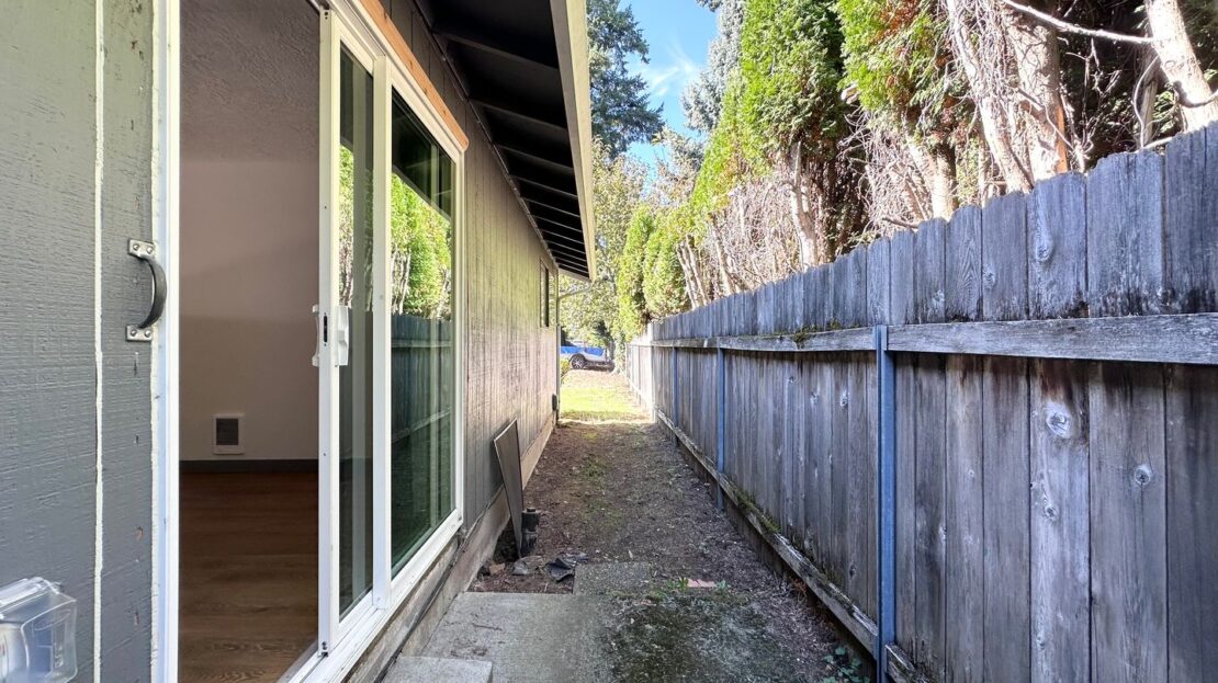 2410 NE 162nd Ave - Portland - Oregon - 2 bed, 1 bath rental property