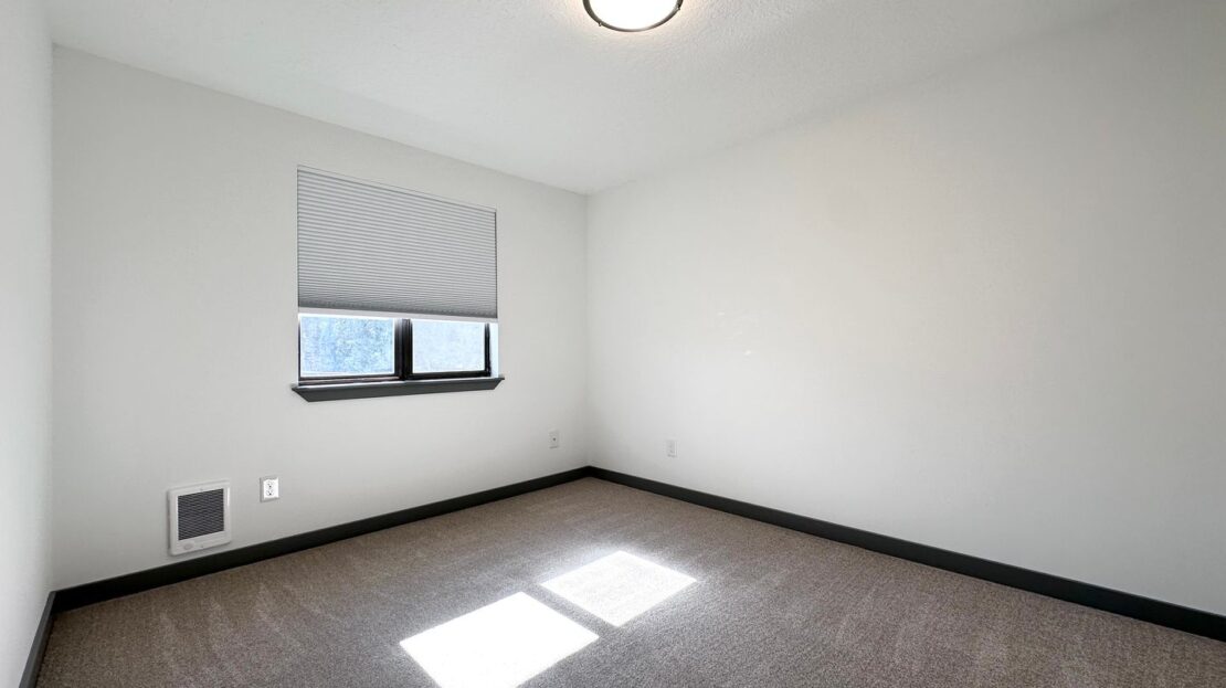 2410 NE 162nd Ave - Portland - Oregon - 2 bed, 1 bath rental property