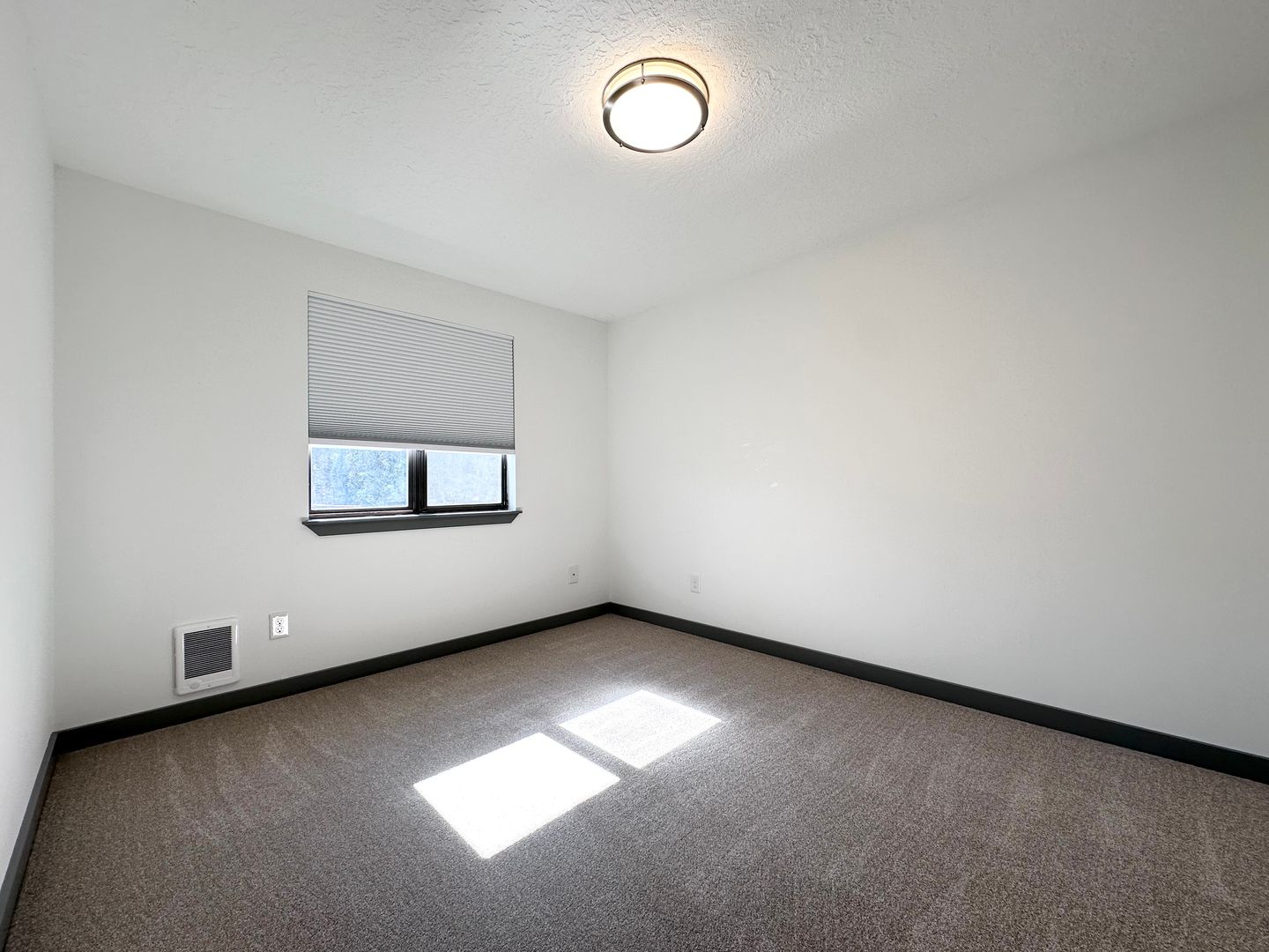 2410 NE 162nd Ave - Portland - Oregon - 2 bed, 1 bath rental property