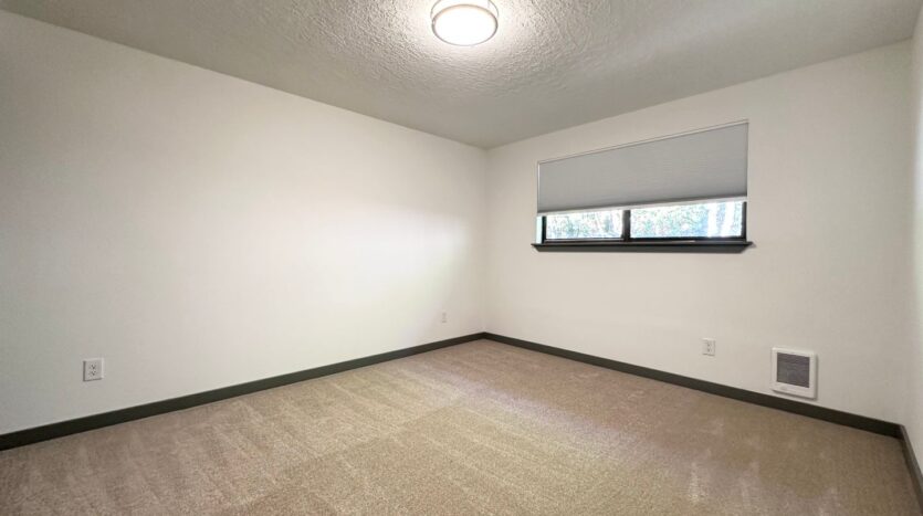2410 NE 162nd Ave - Portland - Oregon - 2 bed, 1 bath rental property