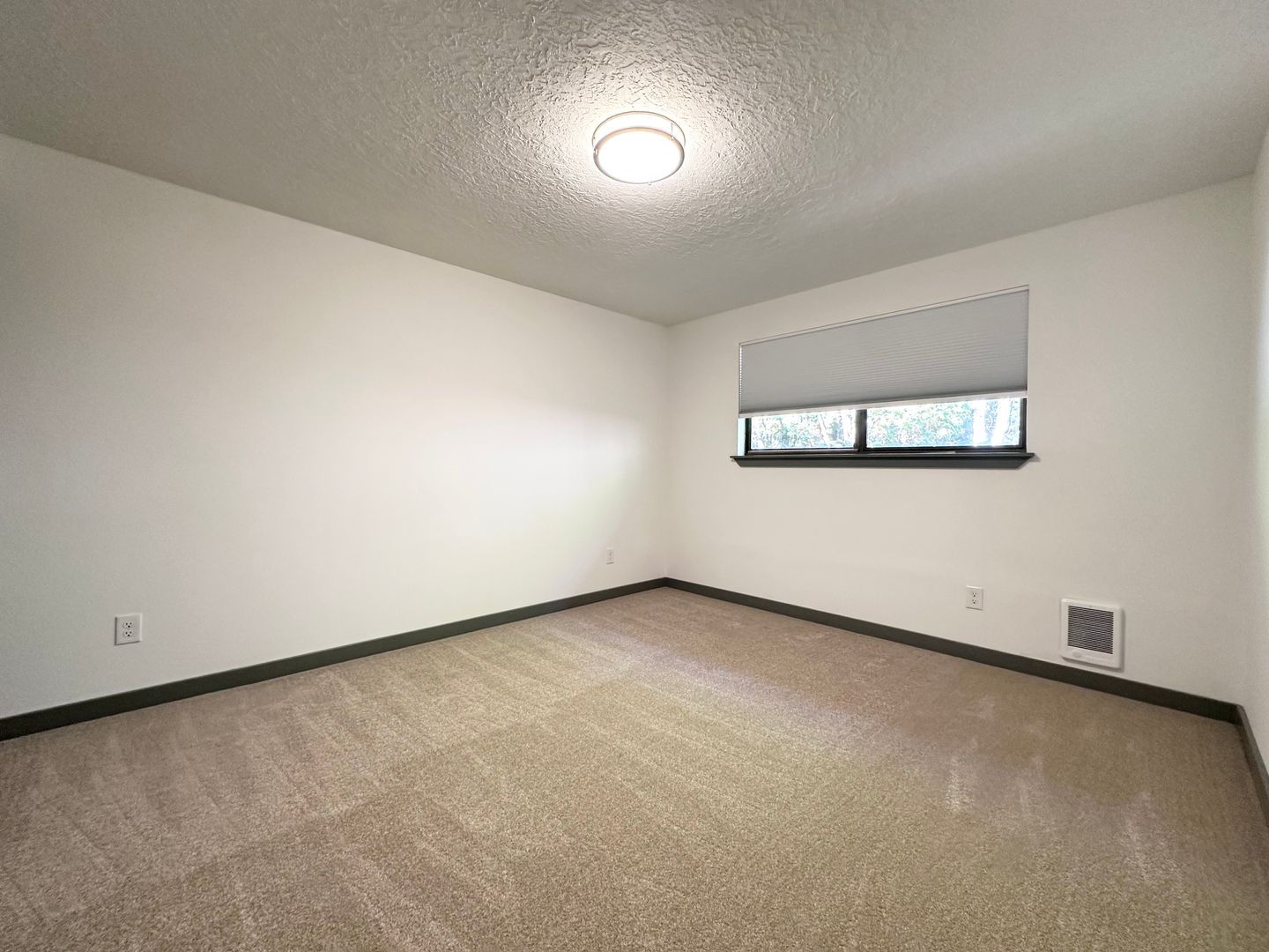 2410 NE 162nd Ave - Portland - Oregon - 2 bed, 1 bath rental property