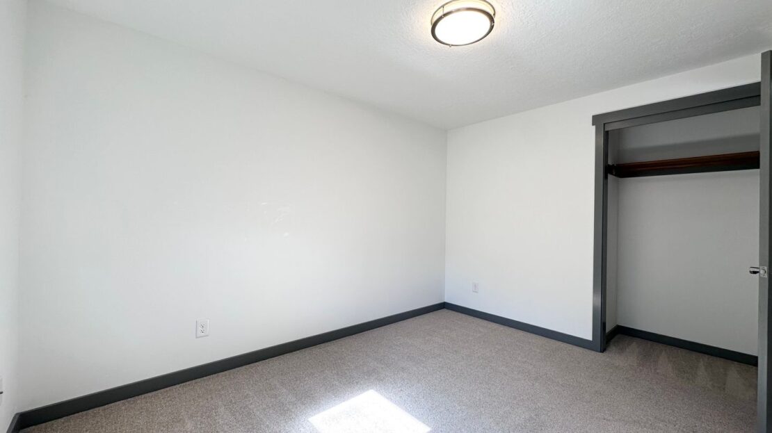 2410 NE 162nd Ave - Portland - Oregon - 2 bed, 1 bath rental property
