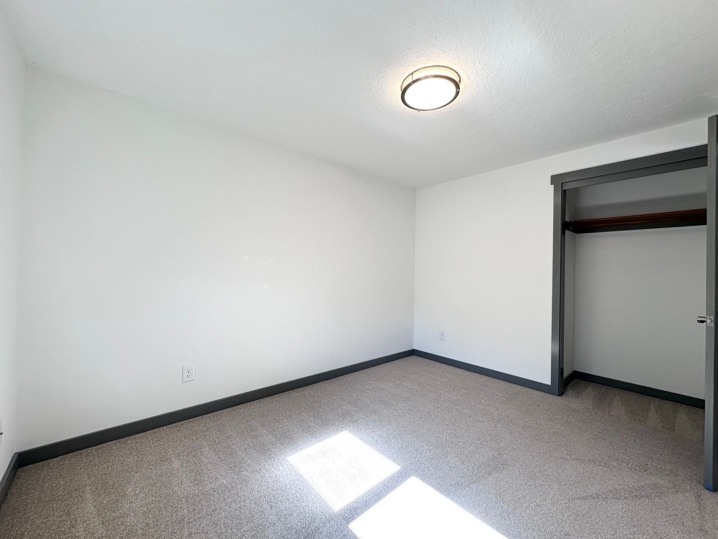 2410 NE 162nd Ave - Portland - Oregon - 2 bed, 1 bath rental property