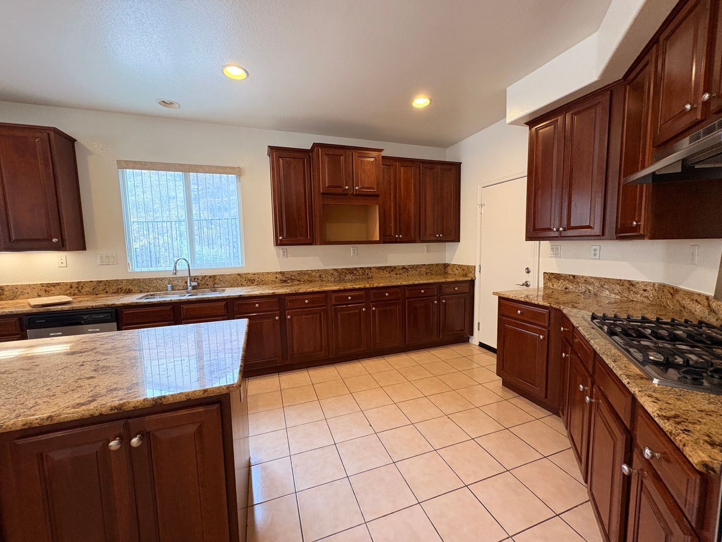 2413 Simon Cir - Corona - California - 5 bed, 4 bath rental property