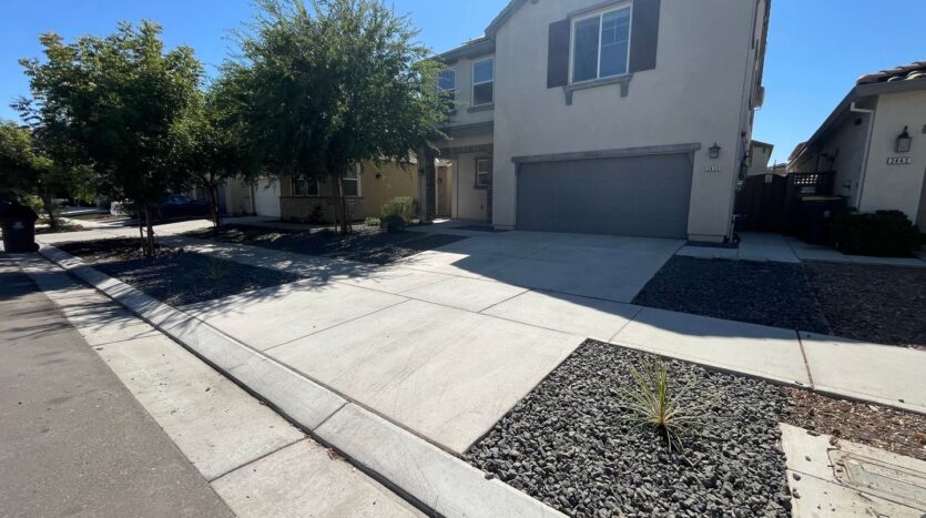 2432 Middlebury Dr - Lathrop - California - 5 bed, 4.5 bath rental property