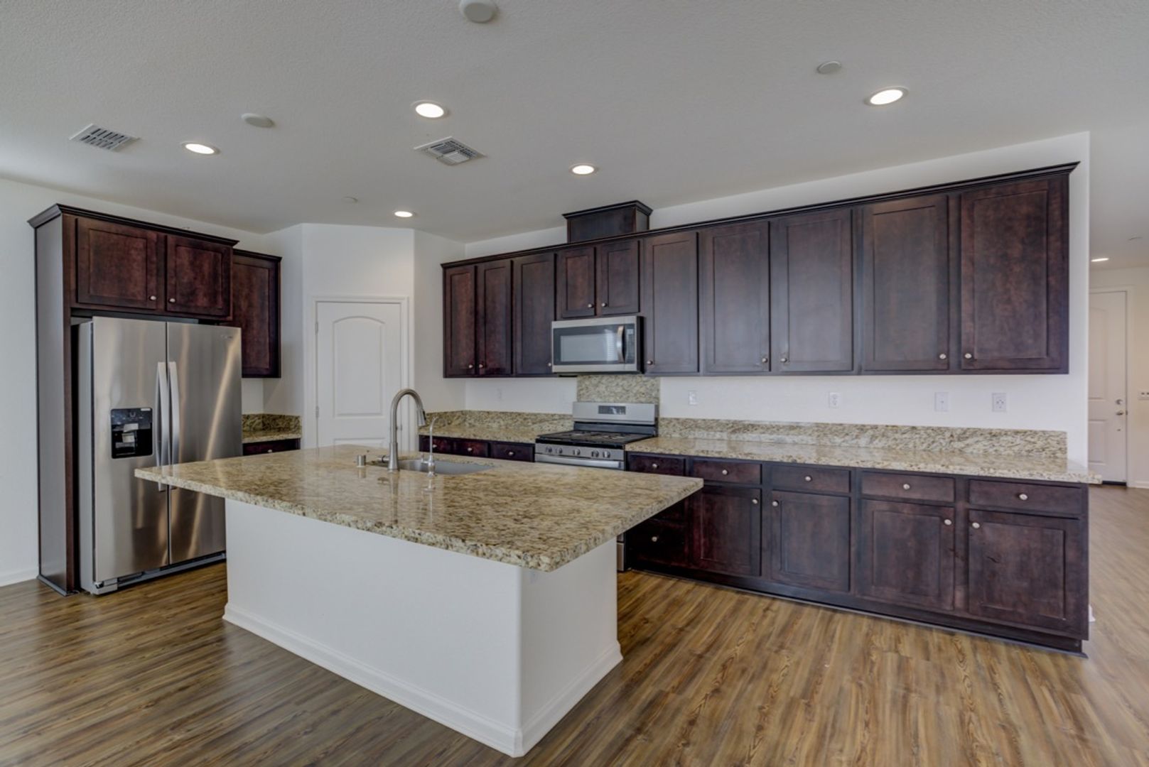 2432 Middlebury Dr - Lathrop - California - 5 bed, 4.5 bath rental property