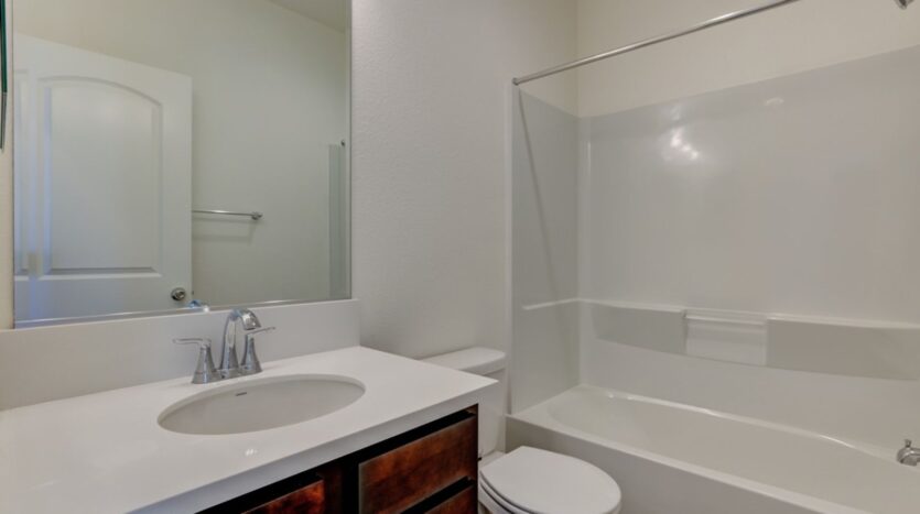 2432 Middlebury Dr - Lathrop - California - 5 bed, 4.5 bath rental property