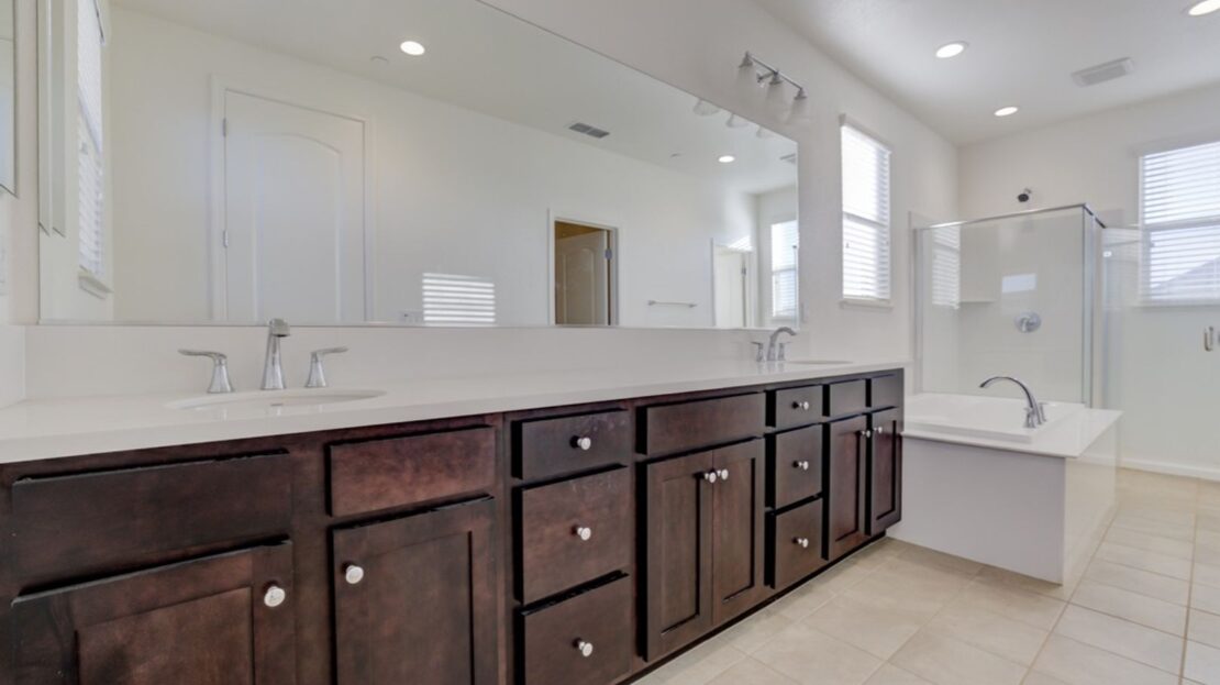 2432 Middlebury Dr - Lathrop - California - 5 bed, 4.5 bath rental property