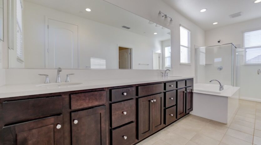 2432 Middlebury Dr - Lathrop - California - 5 bed, 4.5 bath rental property