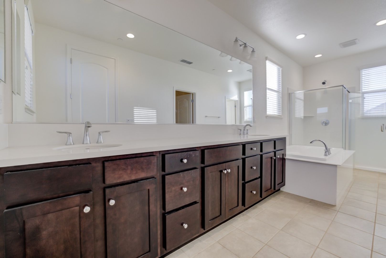 2432 Middlebury Dr - Lathrop - California - 5 bed, 4.5 bath rental property