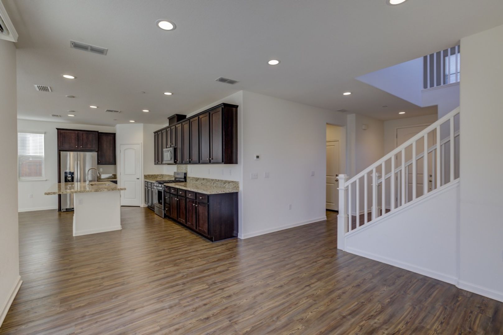 2432 Middlebury Dr - Lathrop - California - 5 bed, 4.5 bath rental property