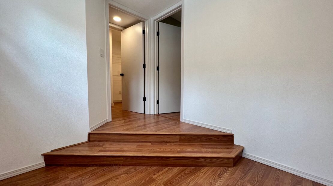 2500 SE Tarbell Ave   Unit B  - Milwaukie - Oregon - 1 bed, 1 bath rental property