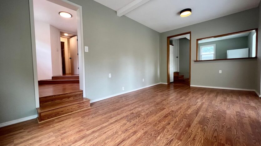 2500 SE Tarbell Ave   Unit B  - Milwaukie - Oregon - 1 bed, 1 bath rental property