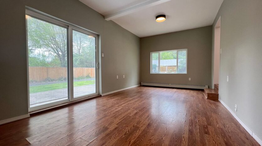 2500 SE Tarbell Ave   Unit B  - Milwaukie - Oregon - 1 bed, 1 bath rental property