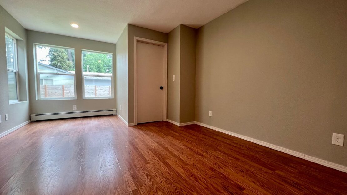 2500 SE Tarbell Ave   Unit B  - Milwaukie - Oregon - 1 bed, 1 bath rental property