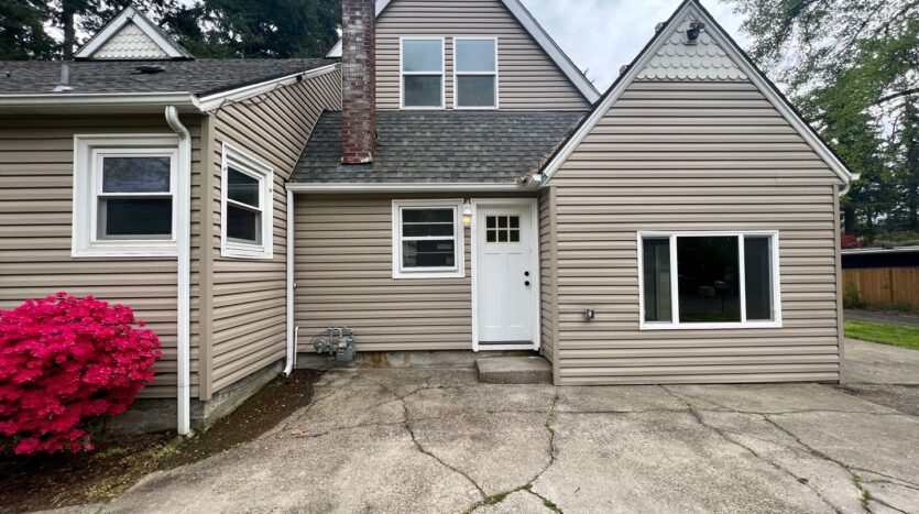 2500 SE Tarbell Ave   Unit B  - Milwaukie - Oregon - 1 bed, 1 bath rental property