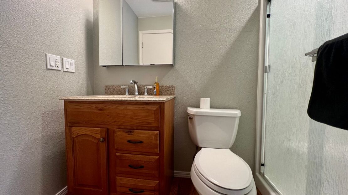 2500 SE Tarbell Ave   Unit B  - Milwaukie - Oregon - 1 bed, 1 bath rental property