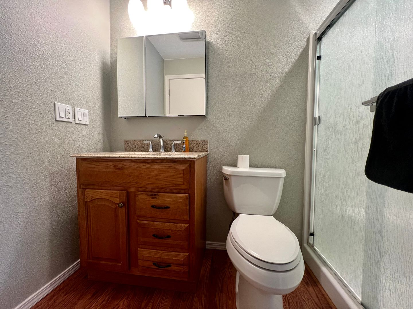 2500 SE Tarbell Ave   Unit B  - Milwaukie - Oregon - 1 bed, 1 bath rental property