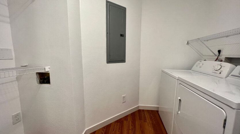 2500 SE Tarbell Ave   Unit B  - Milwaukie - Oregon - 1 bed, 1 bath rental property