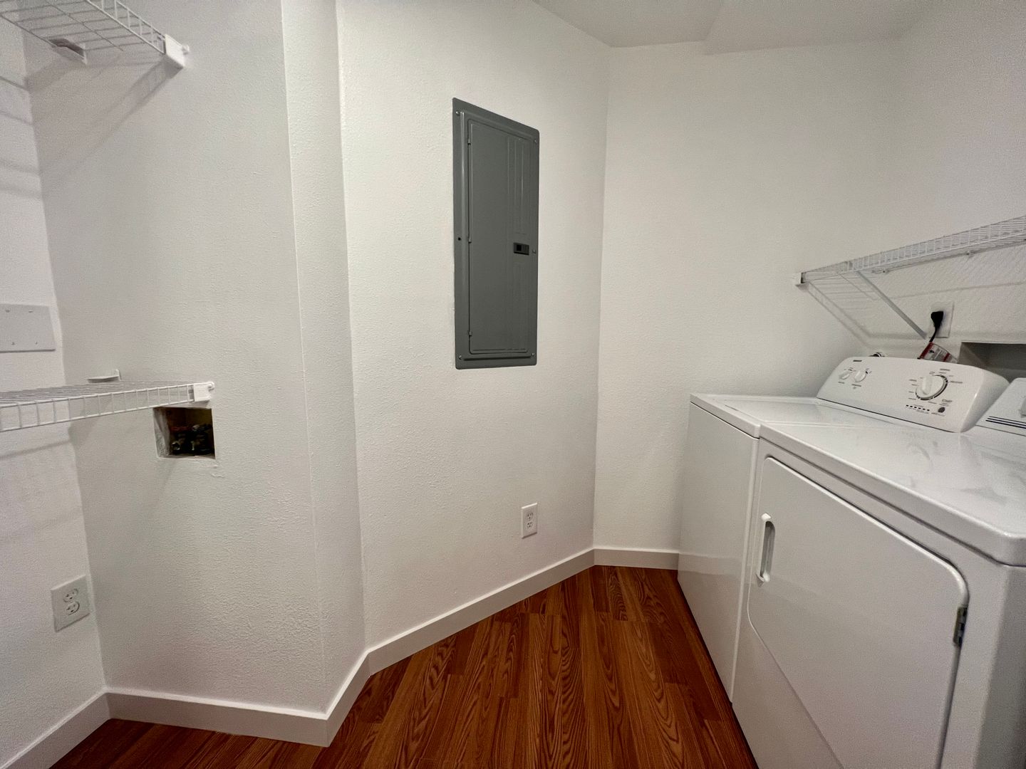 2500 SE Tarbell Ave   Unit B  - Milwaukie - Oregon - 1 bed, 1 bath rental property