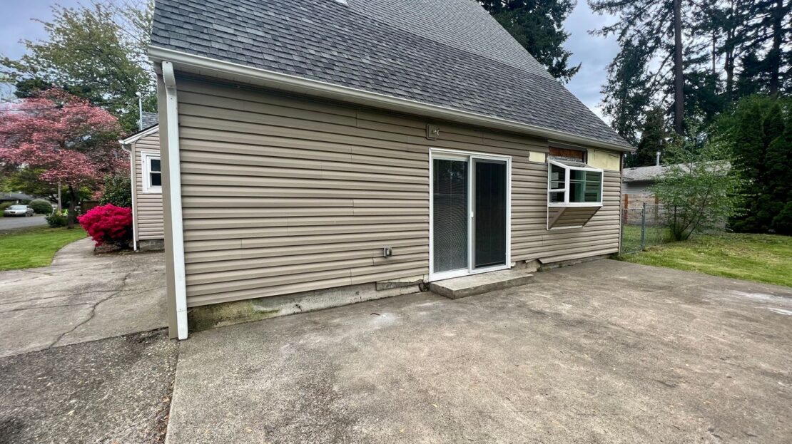 2500 SE Tarbell Ave   Unit B  - Milwaukie - Oregon - 1 bed, 1 bath rental property