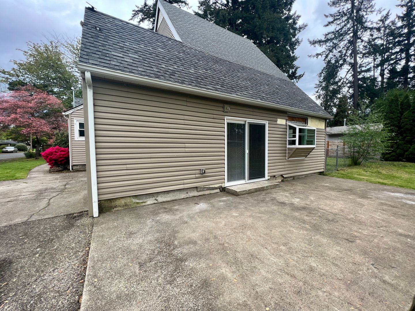 2500 SE Tarbell Ave   Unit B  - Milwaukie - Oregon - 1 bed, 1 bath rental property