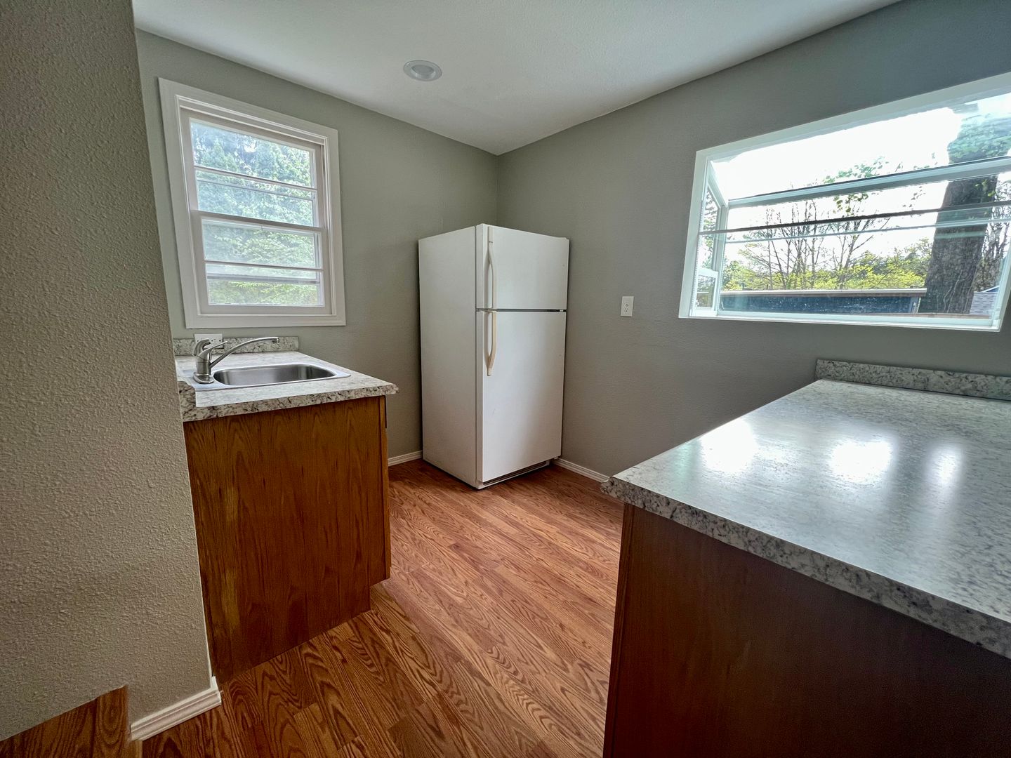 2500 SE Tarbell Ave   Unit B  - Milwaukie - Oregon - 1 bed, 1 bath rental property