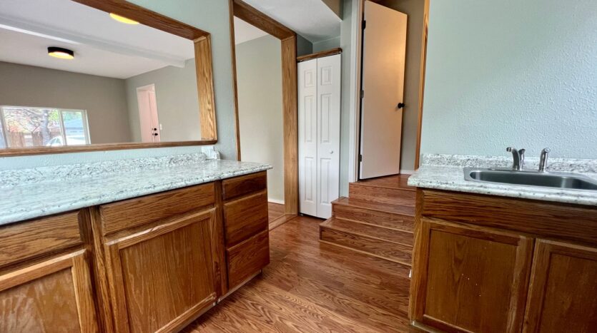 2500 SE Tarbell Ave   Unit B  - Milwaukie - Oregon - 1 bed, 1 bath rental property