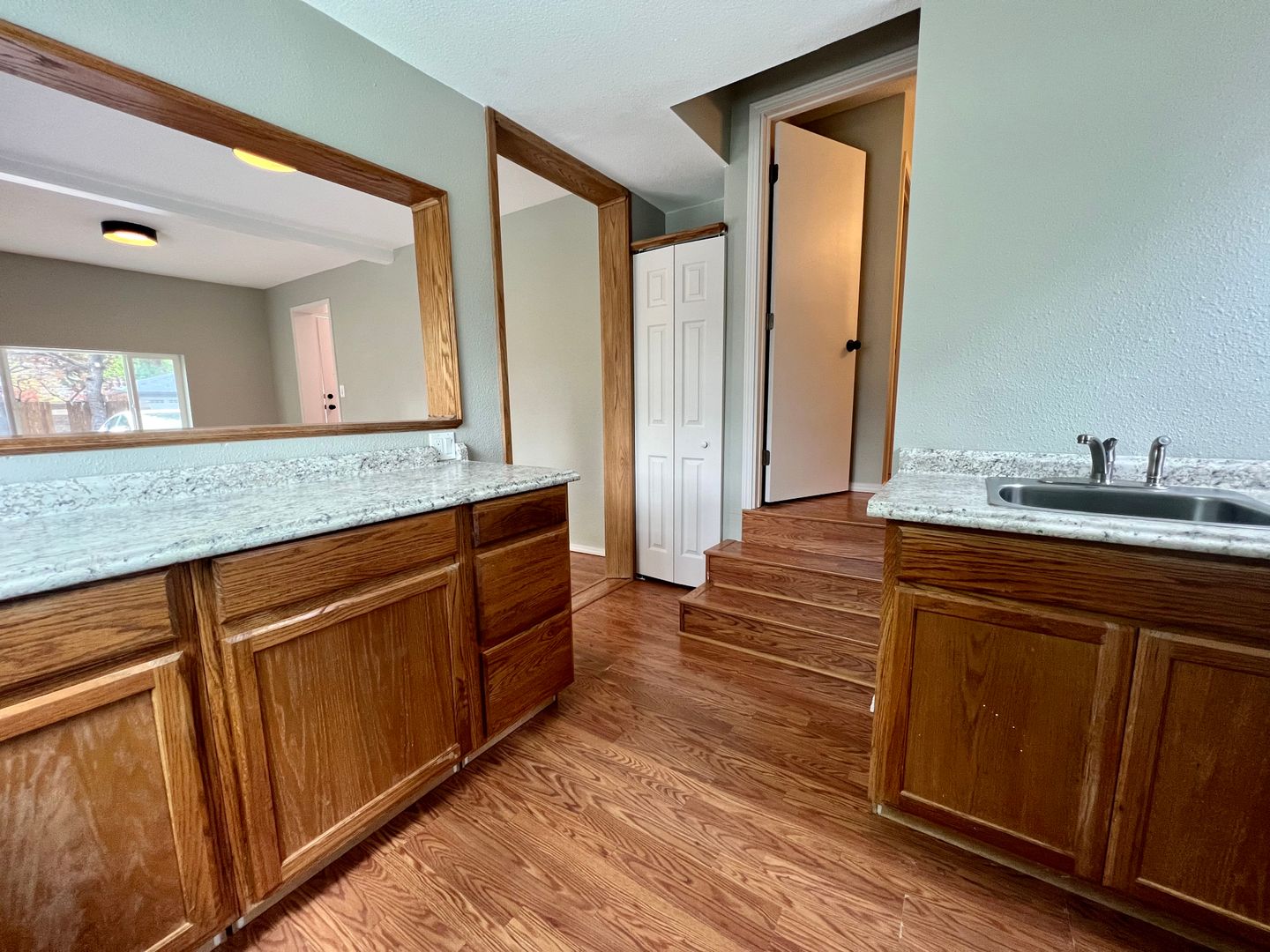 2500 SE Tarbell Ave   Unit B  - Milwaukie - Oregon - 1 bed, 1 bath rental property