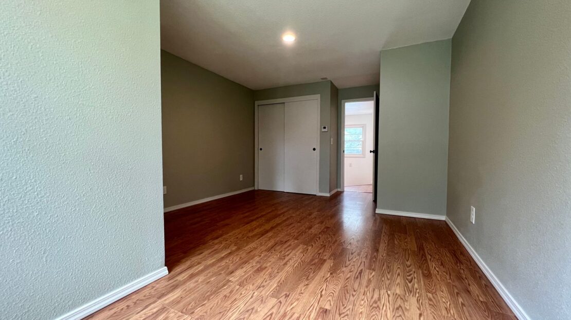 2500 SE Tarbell Ave   Unit B  - Milwaukie - Oregon - 1 bed, 1 bath rental property