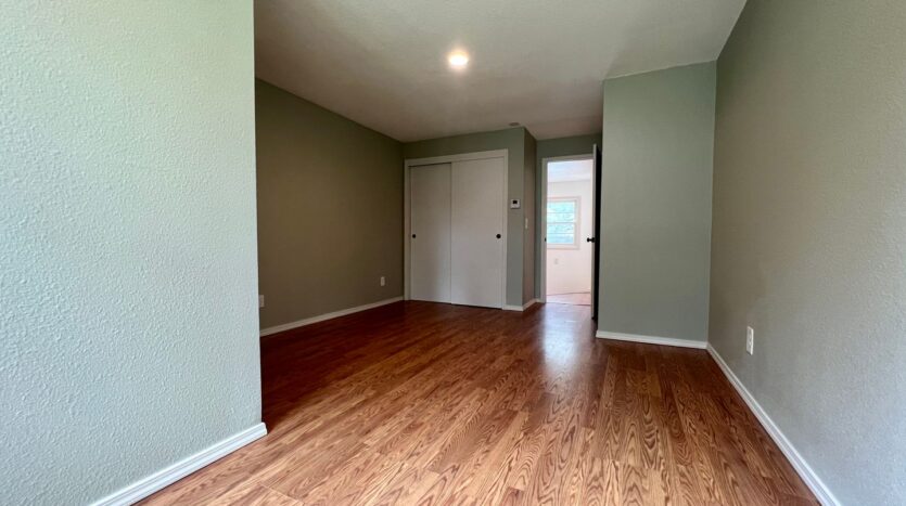 2500 SE Tarbell Ave   Unit B  - Milwaukie - Oregon - 1 bed, 1 bath rental property